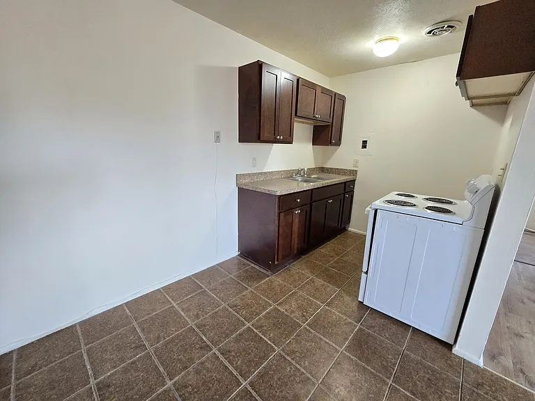 4820 Lee Rd #B15 — Photo 5