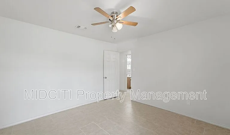 1233 Hollyhock Ln — Photo 30