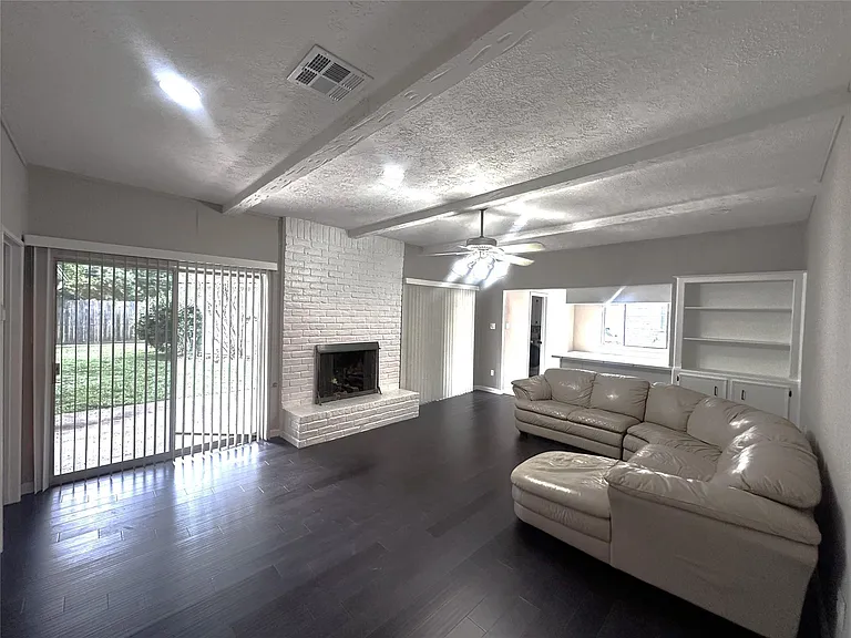 10902 Bob White Dr — Photo 2