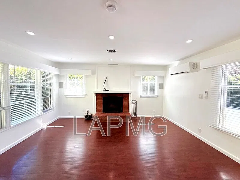 1 bed, 1.5 bath, $2,395 — Photo 4