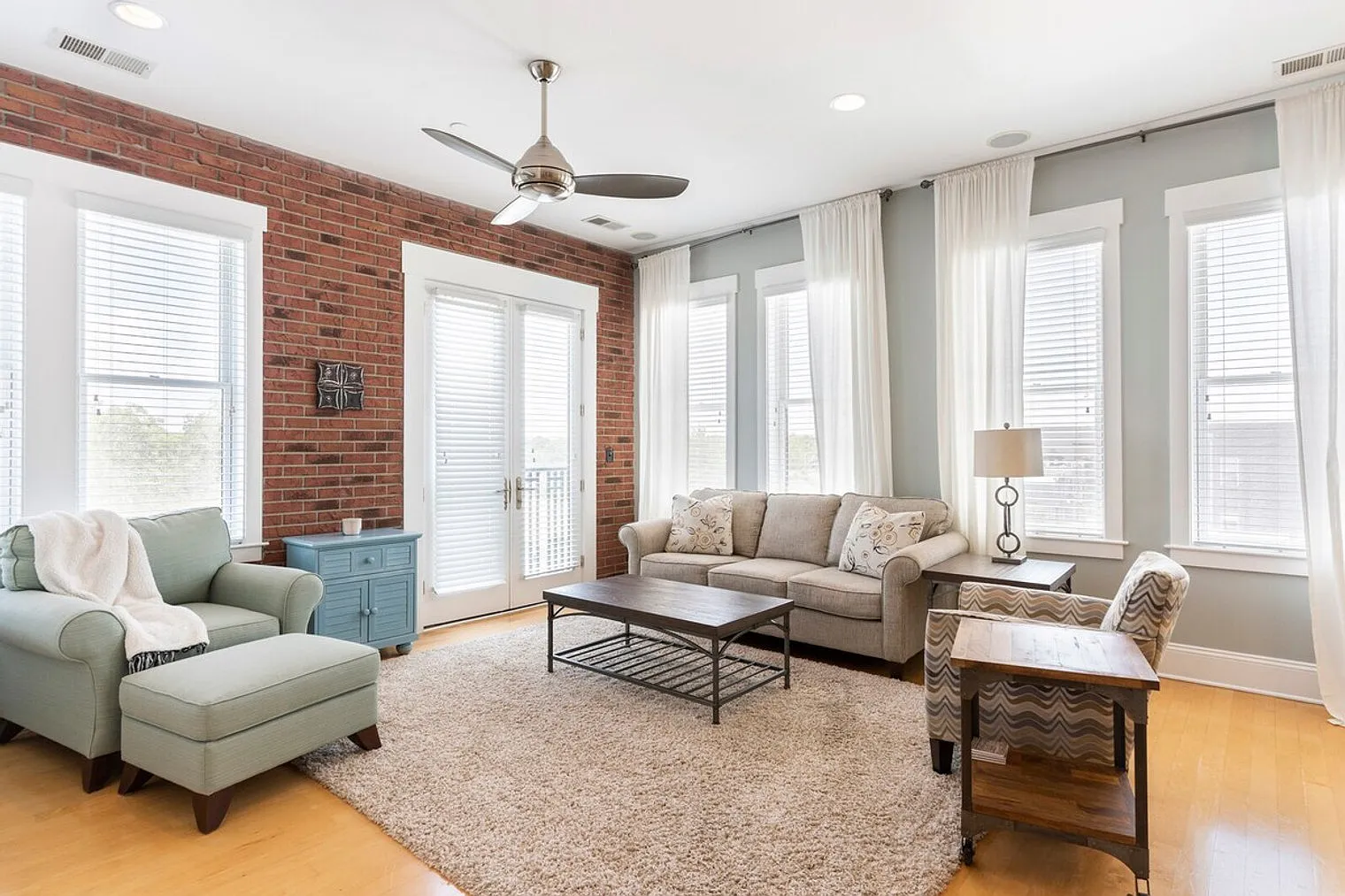 2 bed, 2.0 bath, 1259 sqft, $3,084 — Photo 3