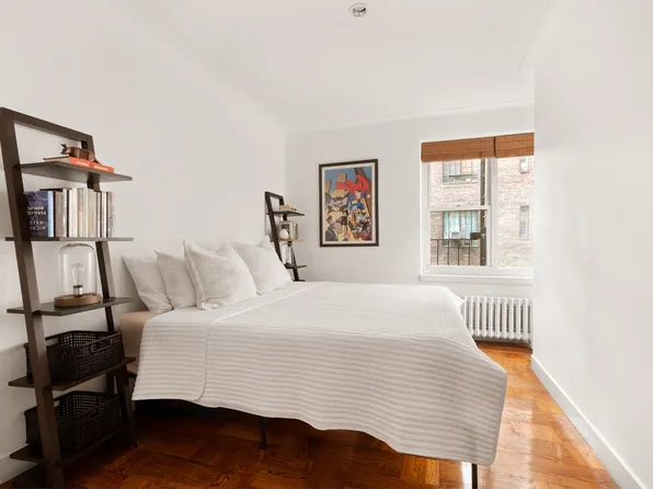 135 East 39th Street image 9 of 10