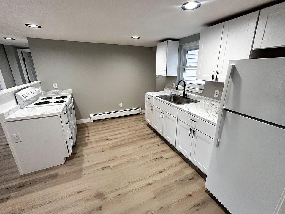 1st image of 330 Lowell St APT 2R