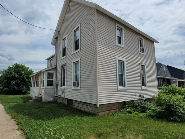 423 Draper St #1/2, Kaukauna, WI 54130