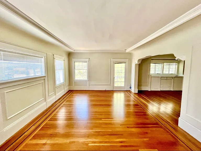 1501 Forest View Ave #4 — Photo 3