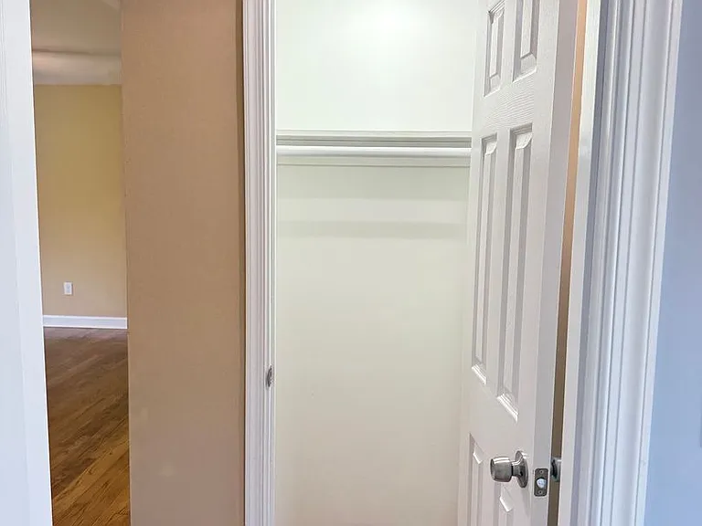 8804 Bradford Rd — Photo 32
