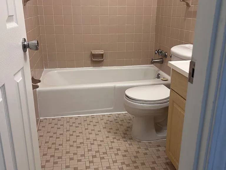 131 Freedom Dr #H — Photo 4