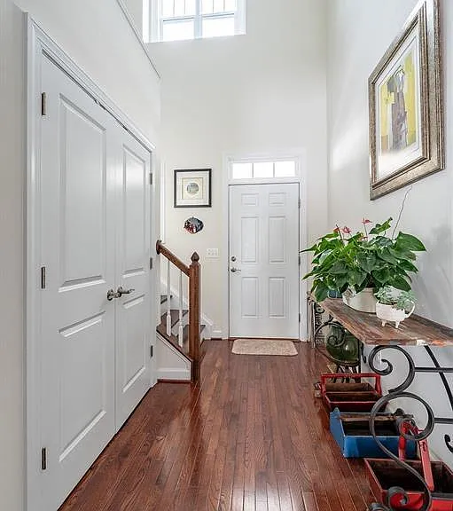 2427 Winthrop Dr — Photo 3