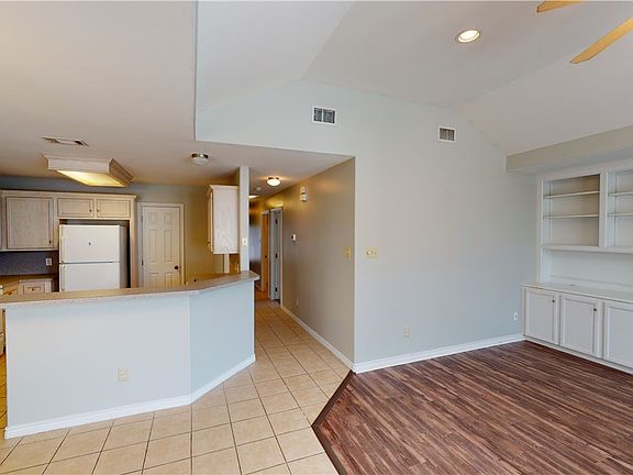 2nd image of 1007 Sun Meadow Ct