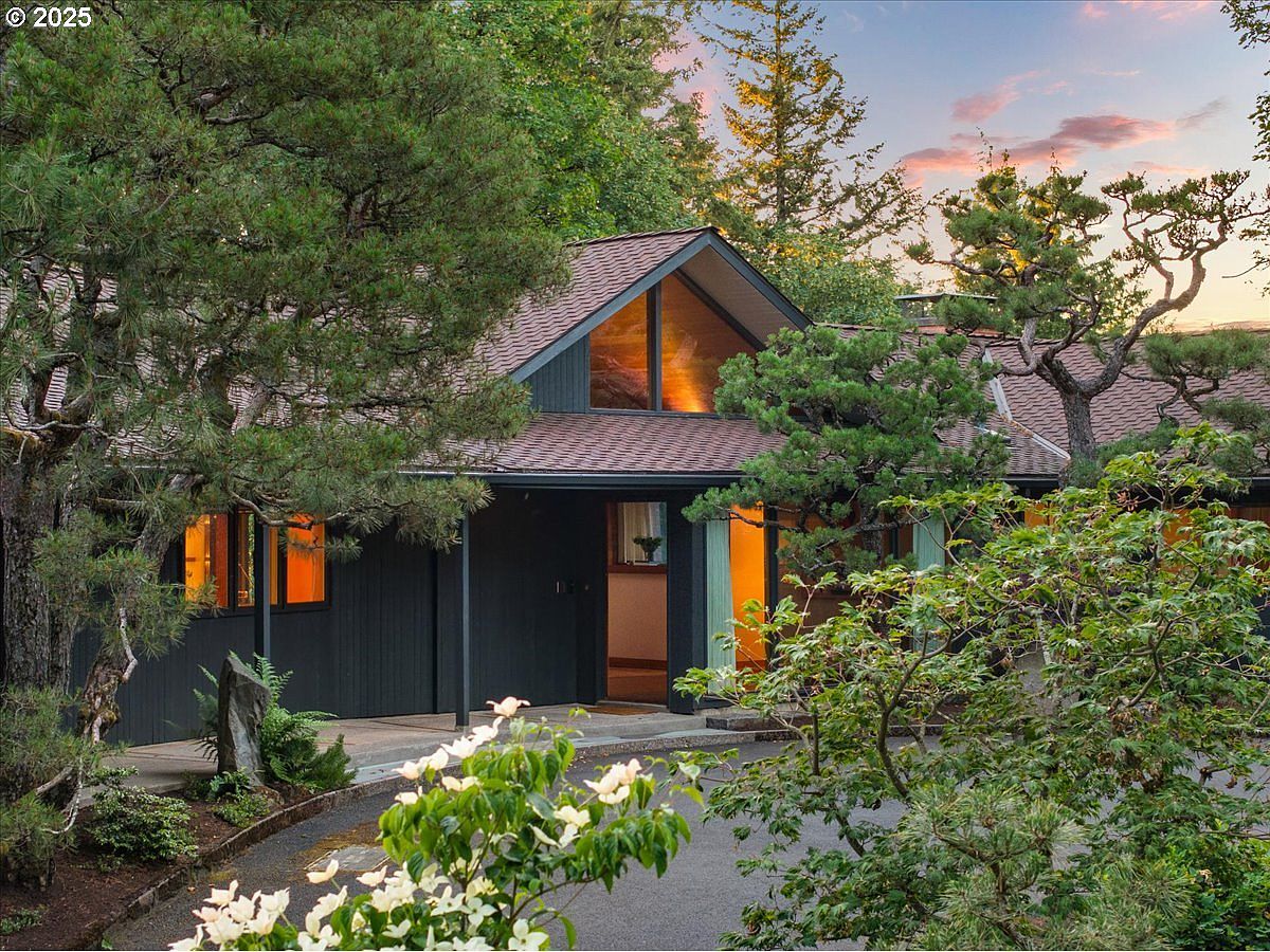 321 NW Hilltop Dr, Portland, OR 97210 | Zillow