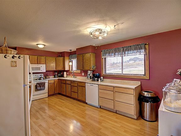 2nd image of 39465 Suncrest Ln