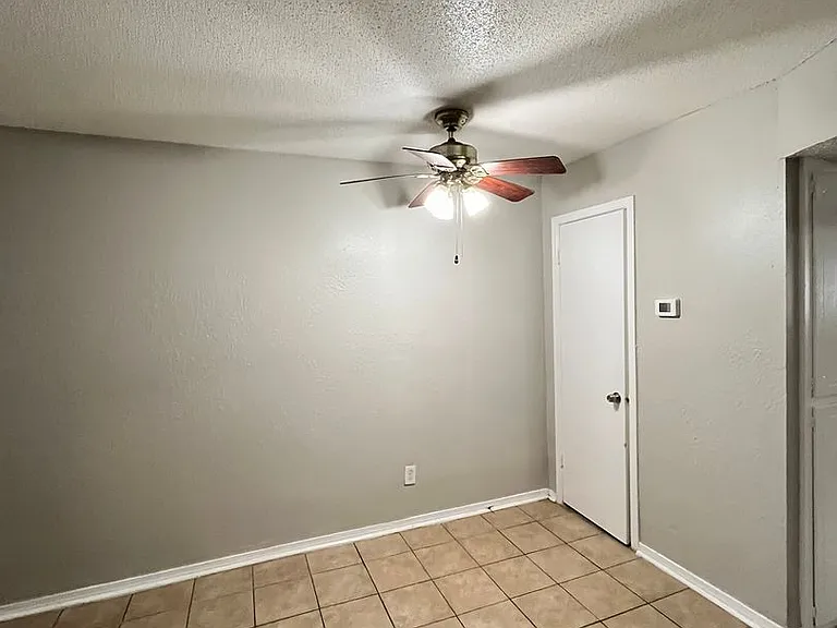 1 Bed 1 Bath Downstairs Unit — Photo 5