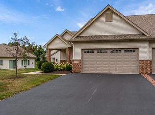 6252 White Berry Ln, Loves Park, IL 61111