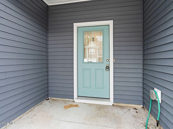 3rd image of 212 N Stingray Lane