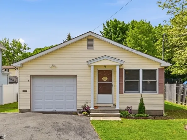15 Orchard St, Bloomingdale Boro, NJ 07403