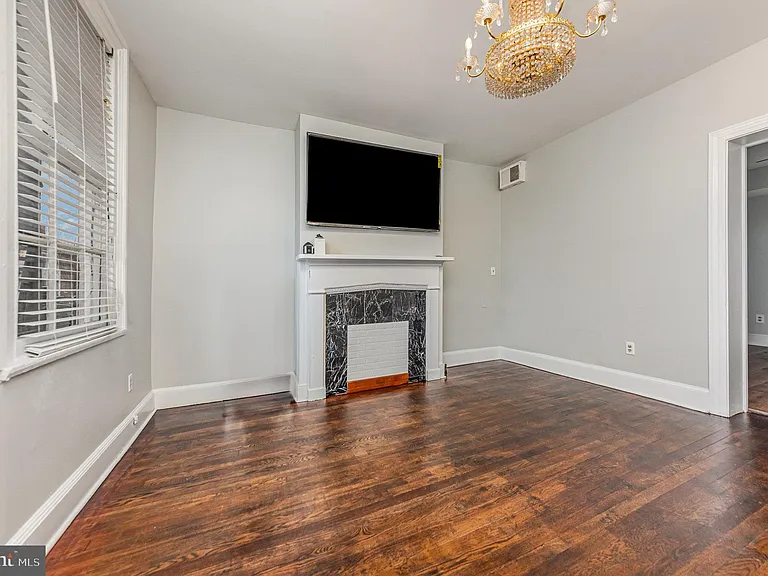 503 Caroline St #1 — Photo 3