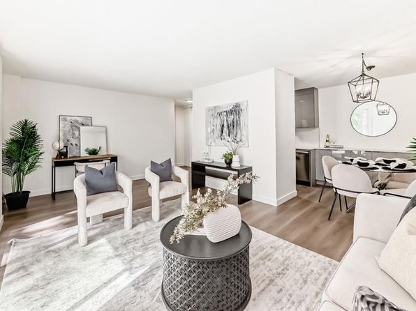 315 E Heritage Dr SE #203, Calgary, AB T2H 1N2