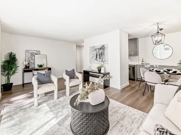 315 E Heritage Dr SE #203, Calgary, AB T2H 1N2