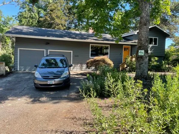 1625 Fernwood Dr, Lake Oswego, OR 97034