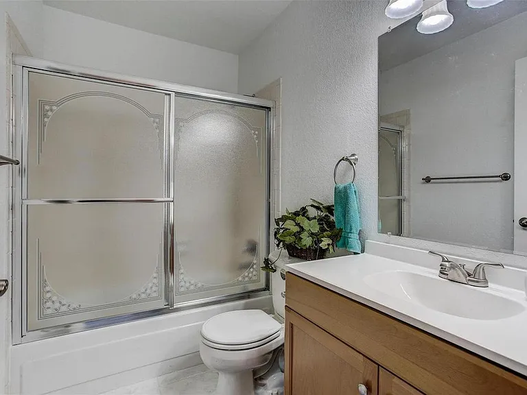 11761 Lincoln St — Photo 14