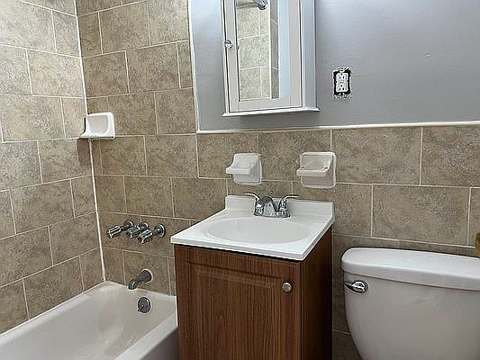 4th image of 238 E 111th St APT 6D