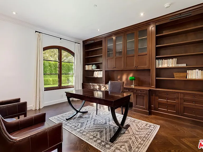 2134 La Mesa Dr — Photo 21