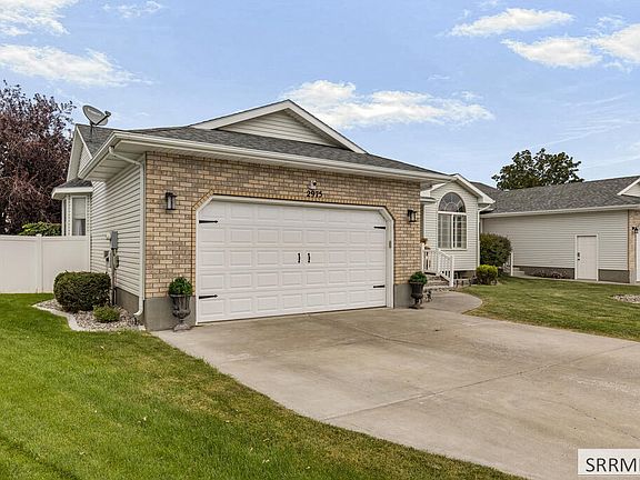 3rd image of 2975 E Courtyard Cir