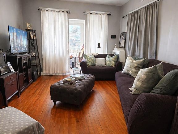 4th image of 425 S Columbus Avenue