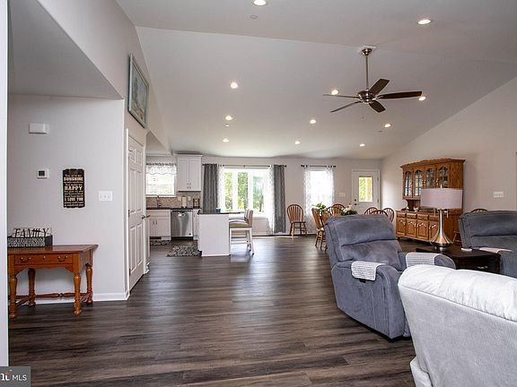 5th image of 11585 Acton Ln