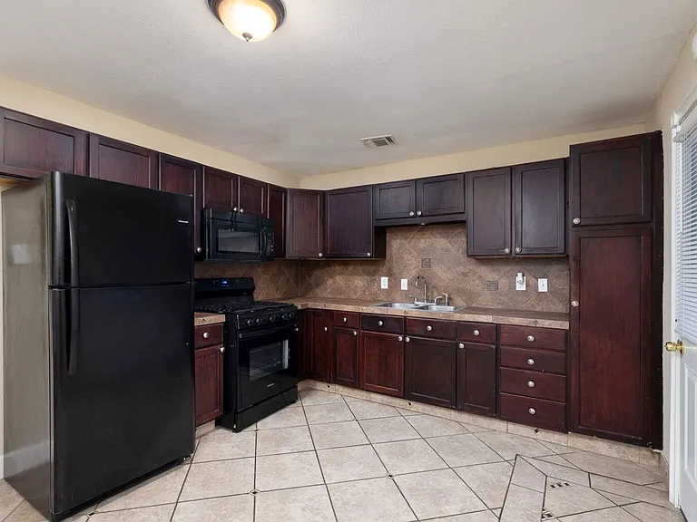 430 Demya Dr — Photo 7
