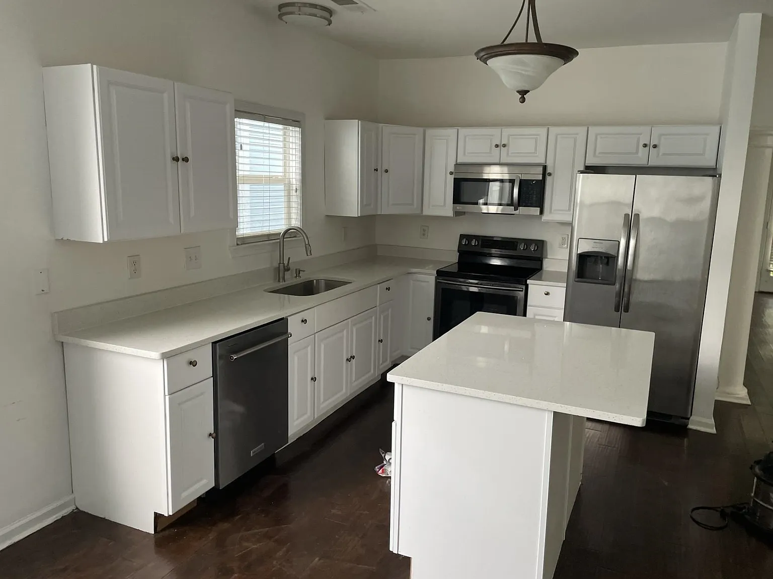 3 bed, 2.5 bath, 1715 sqft, $2,500 — Photo 2