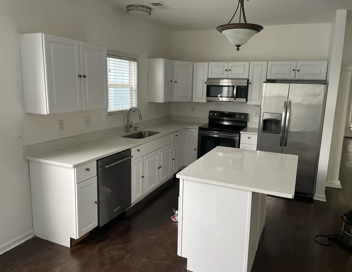 Building Photo - 1173 Island Pl E