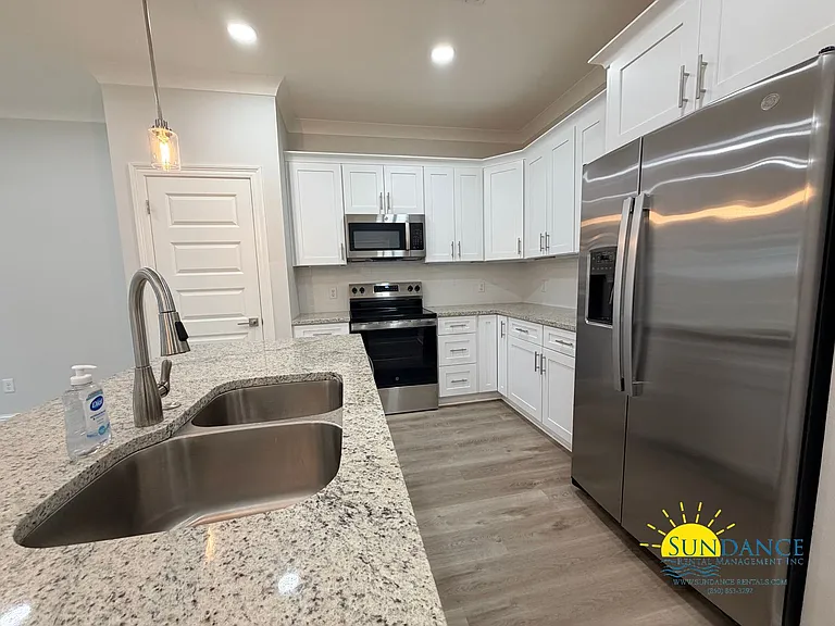 699 Woodlawn Ave NW — Photo 5