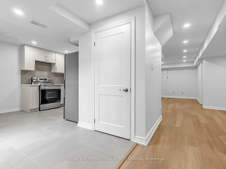 11 Valley Centre Dr #BASEMENT — Photo 8
