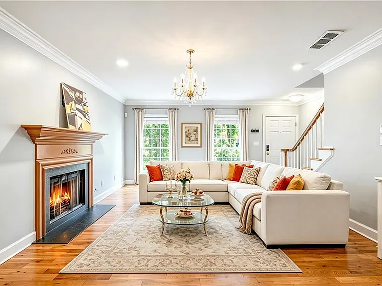 46 Mount Vernon Cir — Photo 3