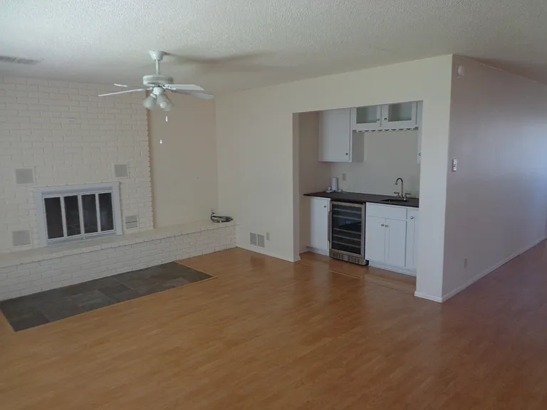 914 Sunset Dr — Photo 9