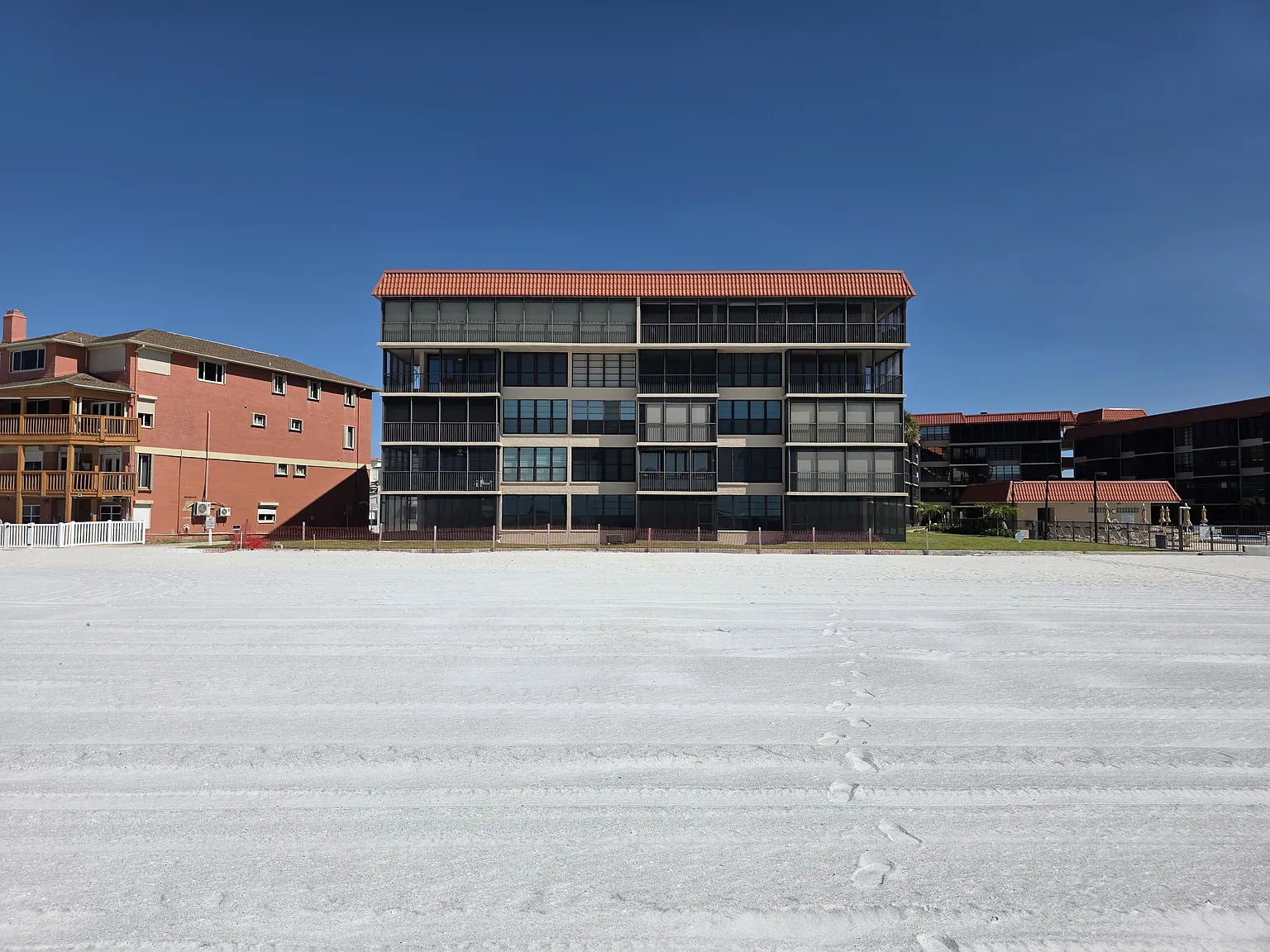 Direct Beach front 2/2 — Photo 1