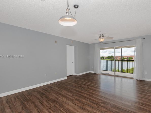 550 SW 138th Ave APT 404K