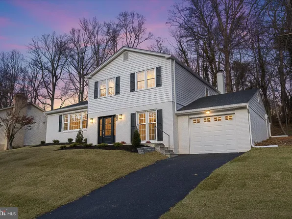 1851 Foxstone Dr, Vienna, VA 22182