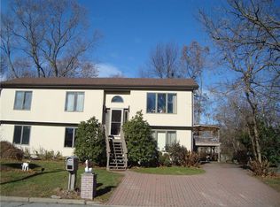 22 Saddlebrook Dr, West Warwick, RI 02893