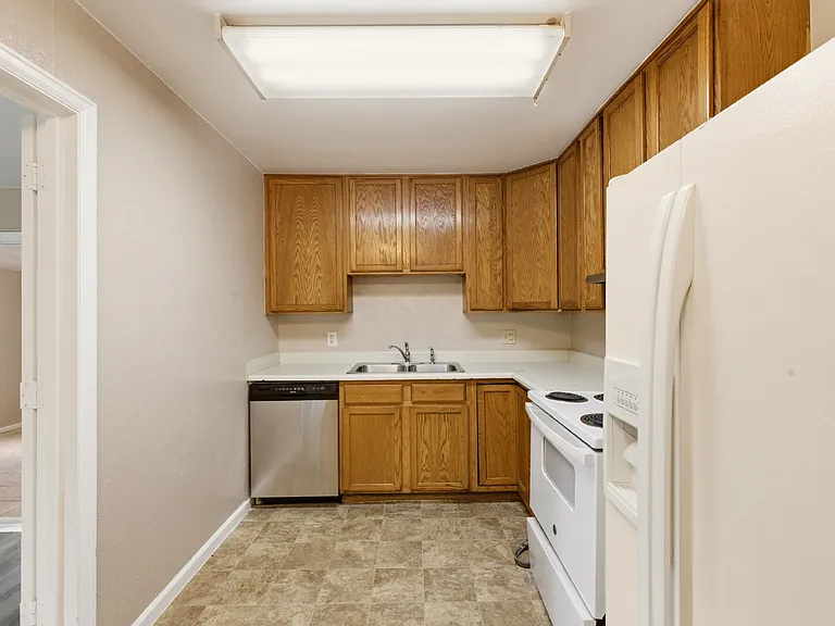 1181 Del Mar Pkwy — Photo 10