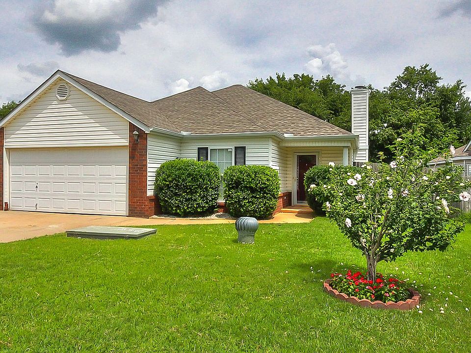 1033 Pinecrest front view