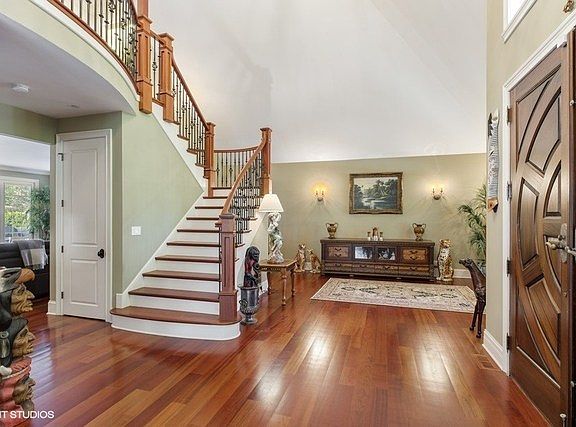 5th image of 601 W Larkdale Ln