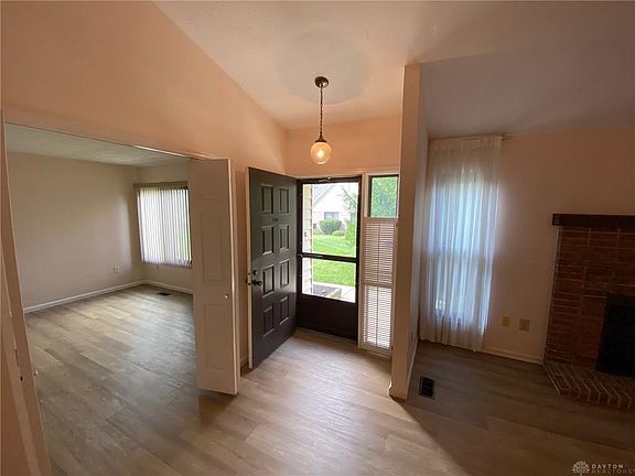 3rd image of 1181 Bournemouth Ct