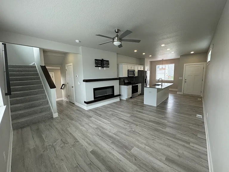 1500 NE Polk Dr — Photo 2