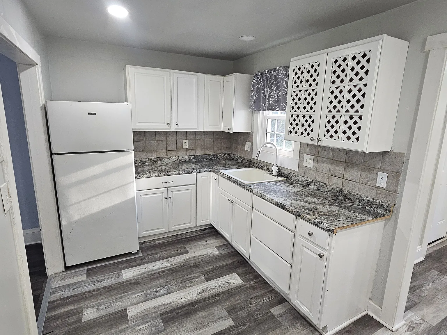 4 bed, 1385 sqft, $1,800 — Photo 2