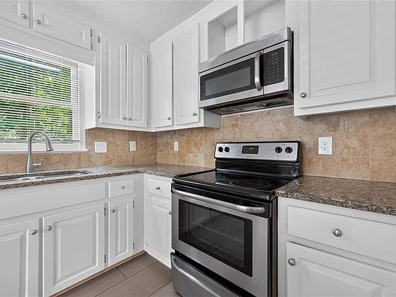5th image of 1675 Longwood Dr SW