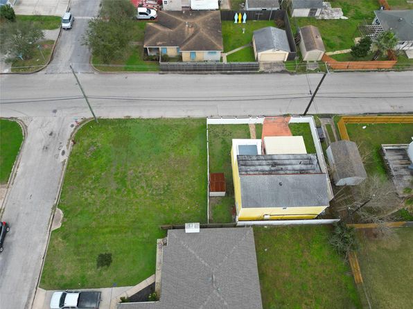 5703 Fraser Ave, Galveston, TX 77551