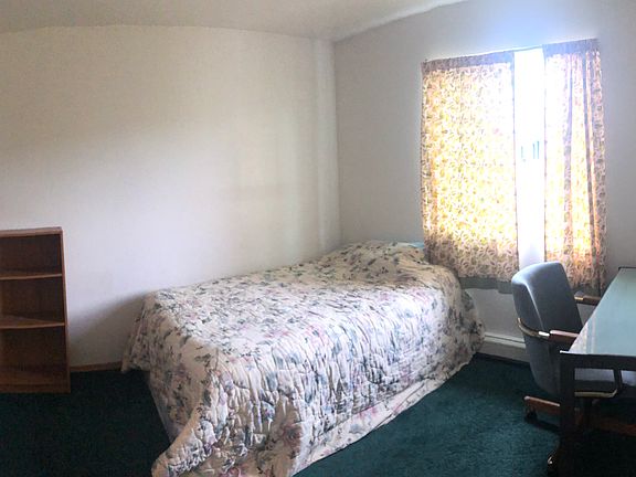 Front center bedroom