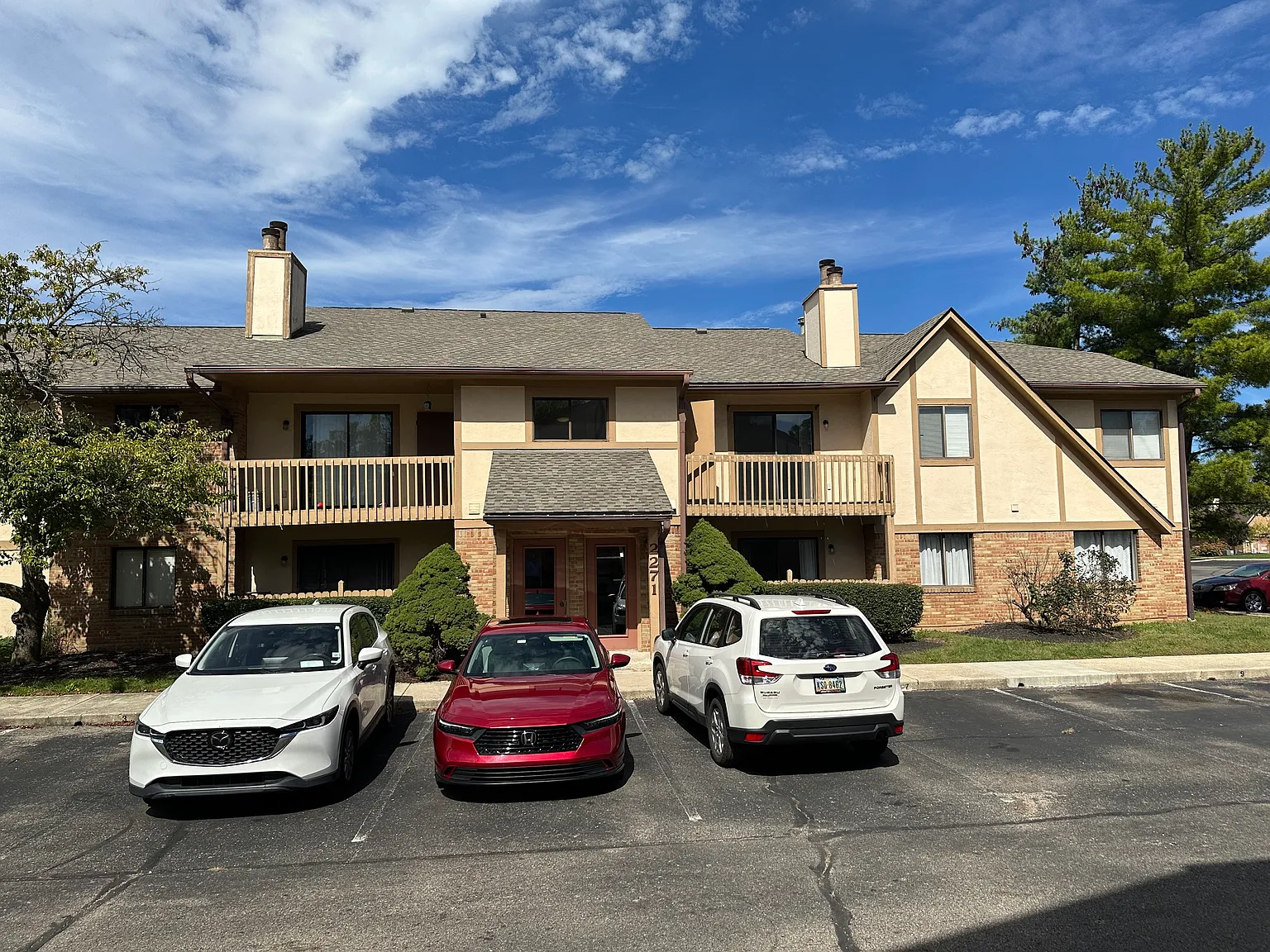 2 bed, 916 sqft, $1,300 — Photo 1